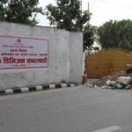 सडक विभाग अगाडि काठमाडौं महानगरले थुपारिदियो धुलो र फोहोरो