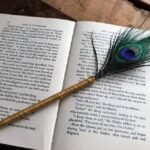 किताबमा मयूरको प्वाँख राख्दा के हुन्छ ?