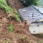 पहिरोले ३ घर बगायो,आमा र दुई छोरीसहित ४ जनाको निधन