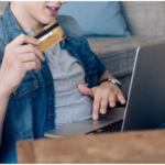 अस्ट्रेलियन बैंकहरूले कम आय भएका ग्राहकहरू सँग लिएको खाता शुल्क फिर्ता गर्ने