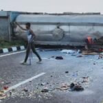 भारतमा बस दुधको ट्यांकरसँग ठोक्किँदा १८ जनाको मृत्यु