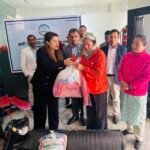 एनआरएनएद्वारा सिन्धुपाल्चोकका बाढी तथा पहिरो प्रभावित २३ परिवारलाई राहत वितरण