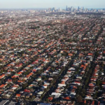 मेलबर्नको बढ्दो जनसंख्या र पूर्वाधारको संकट