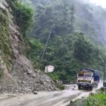 पहिरोका कारण अरनिको राजमार्गको जुरे खण्ड अवरुद्ध, सवारी साधन बीच बाटोमै रोकिए