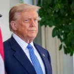 एप्पलका सीईओ टिम कुकले ट्रम्पलाई दिए ‘गाेल्डेन ग्लास’ उपहार