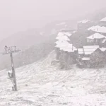 अष्ट्रेलियाको दक्षिण–पूर्वमा असामान्य हिउँ Mount Hothamमा पर्यटकको भीड